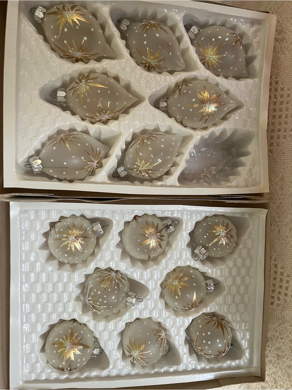 15 Christmas Classics Commodore Decorated White Gold Starburst Glass Ornament